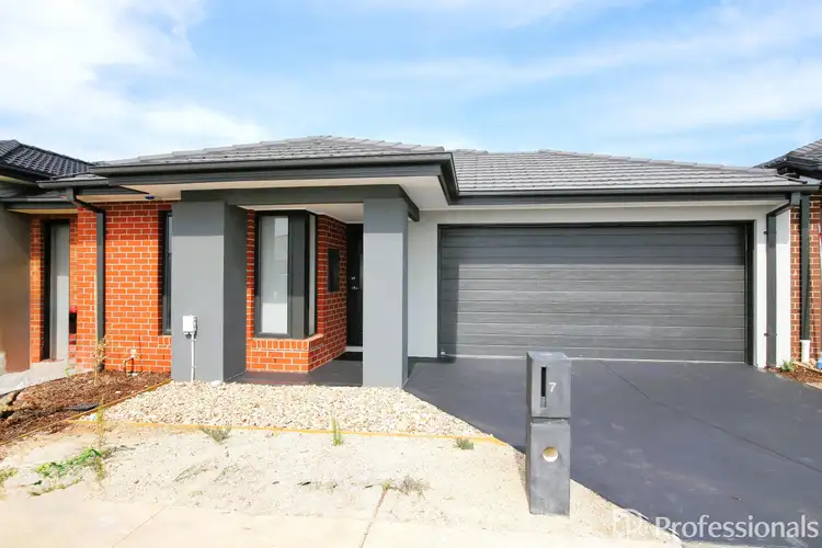 7 Nitre Street, Manor Lakes VIC 3024