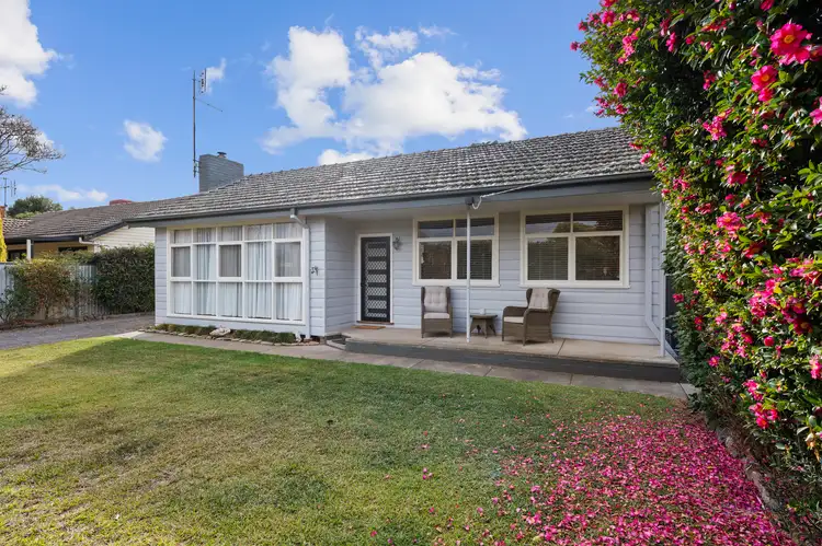11 Charman Avenue, Euroa VIC 3666