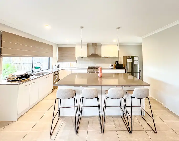 Second view of Homely house listing, 10 Berrima Crescent, Wollert VIC 3750