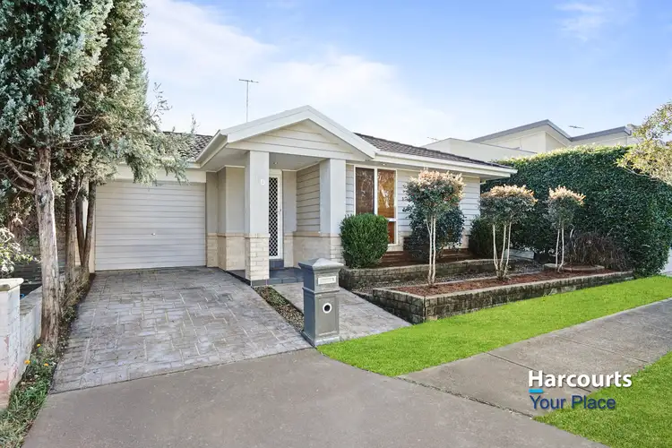 10 Woolls Crescent