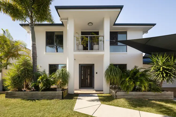18 Freya Court, Newport QLD 4020
