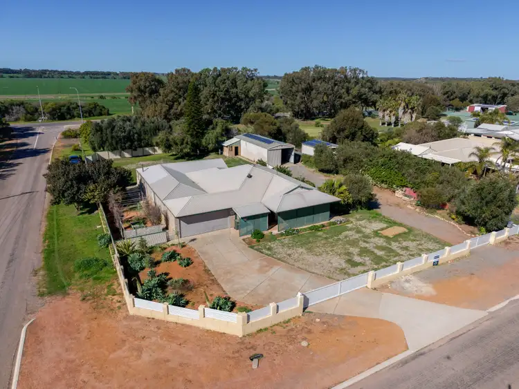 92 Tulloch Drive, Dongara WA 6525