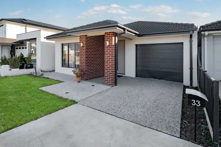 33 Mervyn Drive, Greenvale VIC 3059