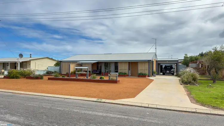 9 Delmage Street, Dongara WA 6525