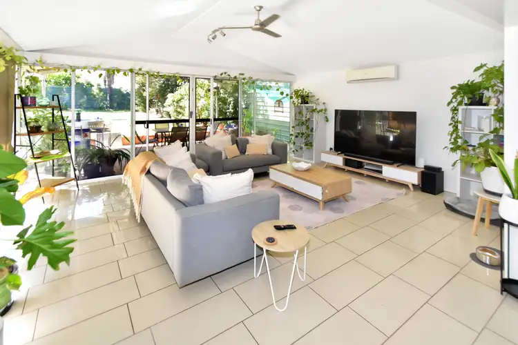 8 Battarbee Street