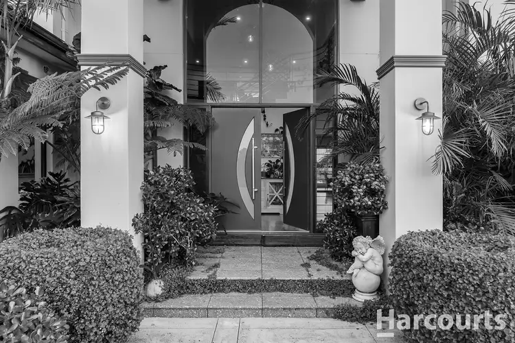 15 Warren Place, Dudley Park WA 6210