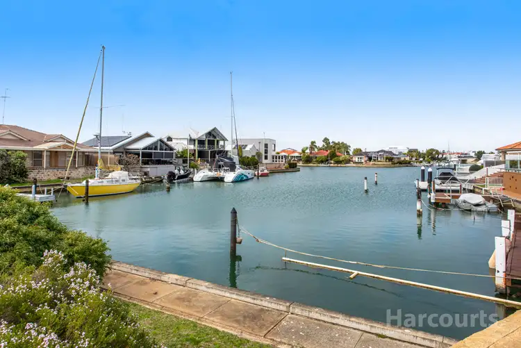 15 Parkwater Cove, Halls Head WA 6210