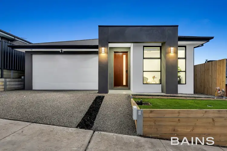 11 Lowe Drive, Doreen VIC 3754