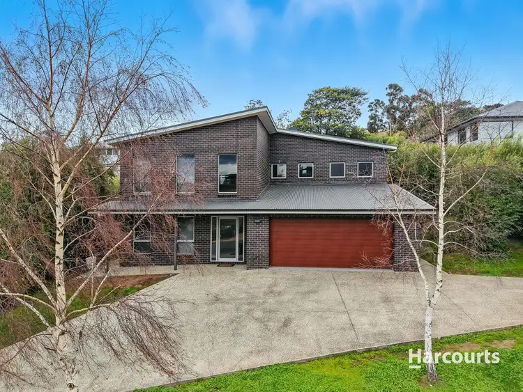 11 Spinnaker Crescent