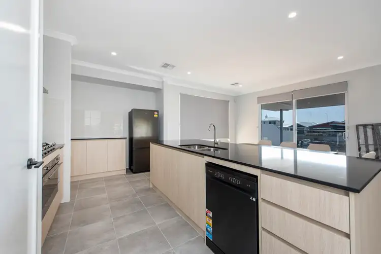 16 Europa Place, Dudley Park WA 6210