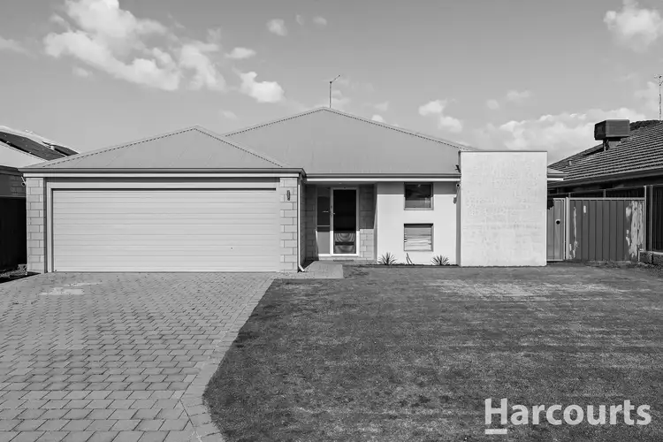 8 Glengarry Way