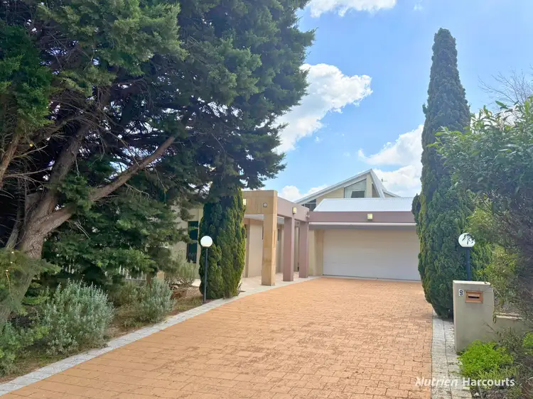 9 Gungurru Court, Swan View WA 6056