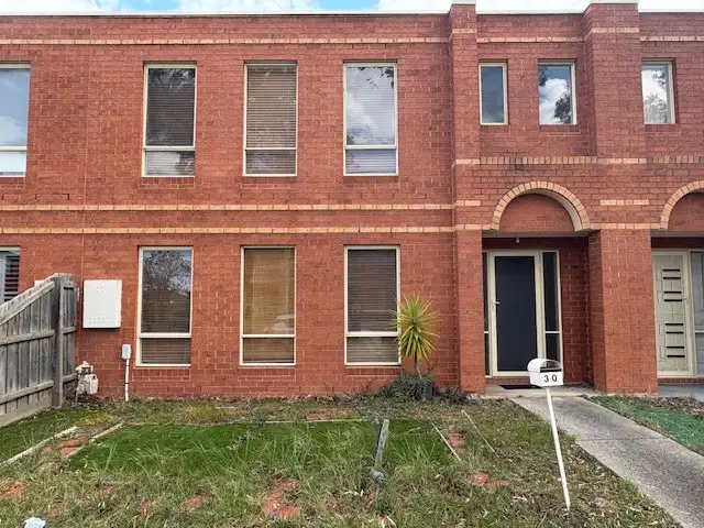 30 ALMANDS AVENUE, Roxburgh Park VIC 3064