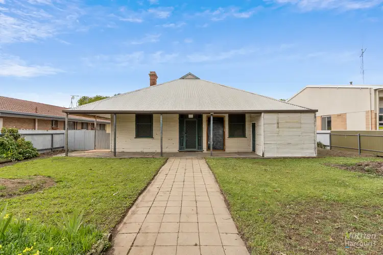 14 Torrens Road
