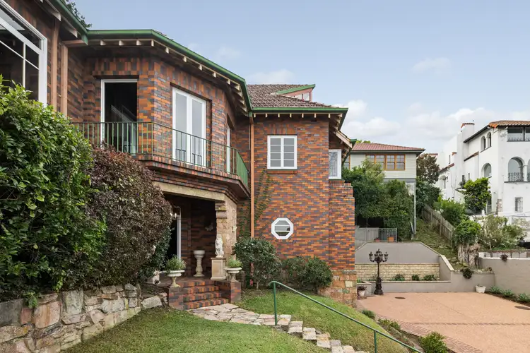 15 Hillside Crescent, Hamilton QLD 4007