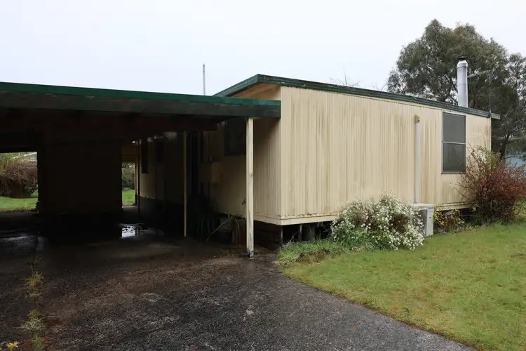 18 Victoria Street, Tullah TAS 7321