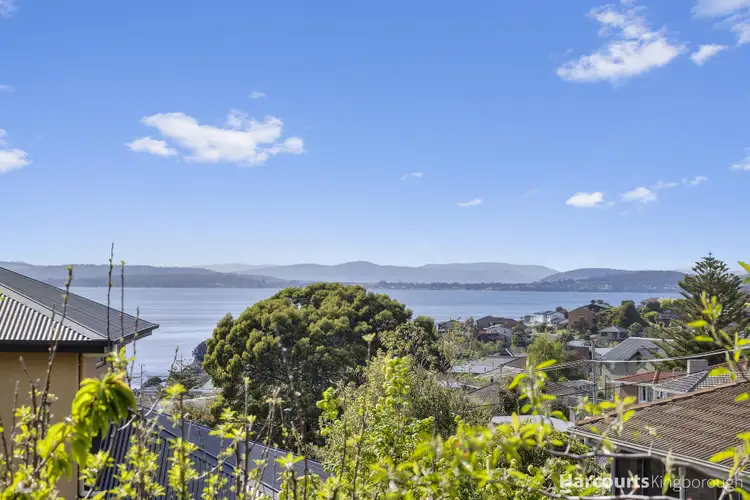 1/236 Roslyn Avenue, Blackmans Bay TAS 7052