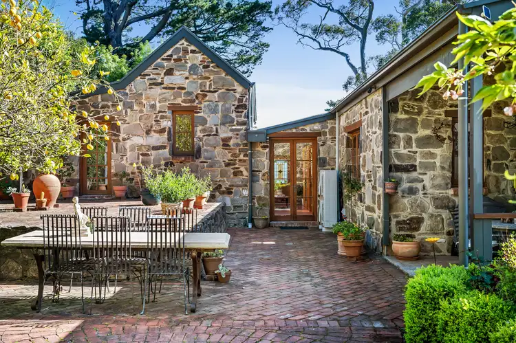 6 Heath Road, Crafers West SA 5152