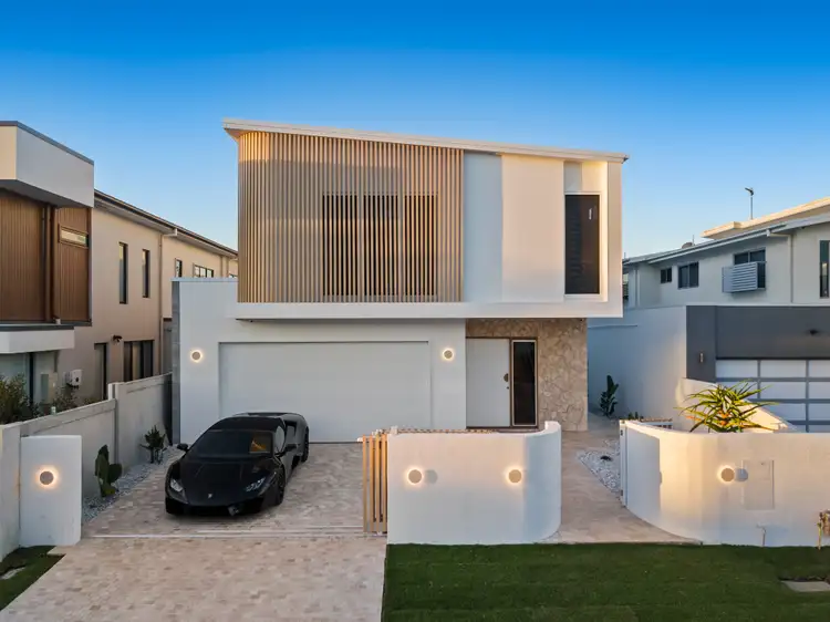 16 Harbourvue Court, Helensvale QLD 4212