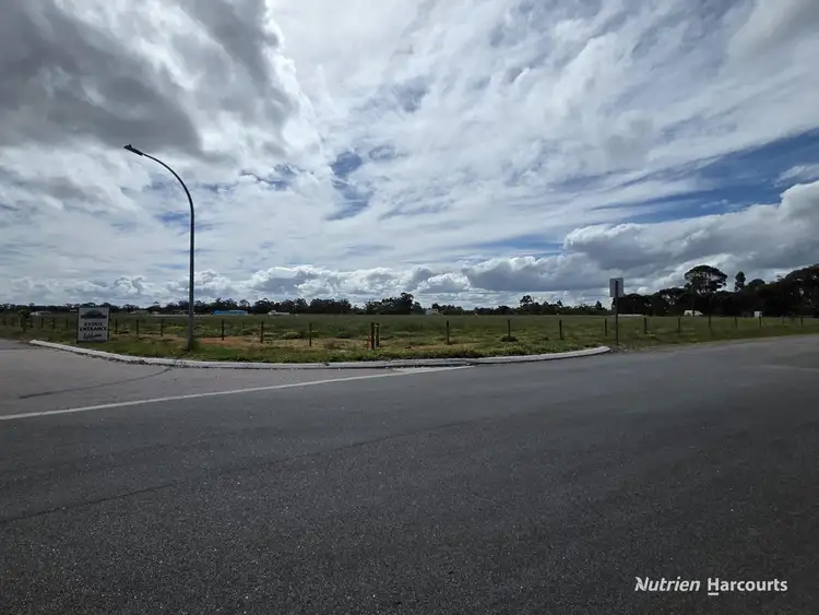 10 Rangatira Road, Drome WA 6330