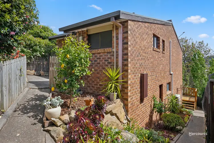 17/84 Malunna Road, Lindisfarne TAS 7015