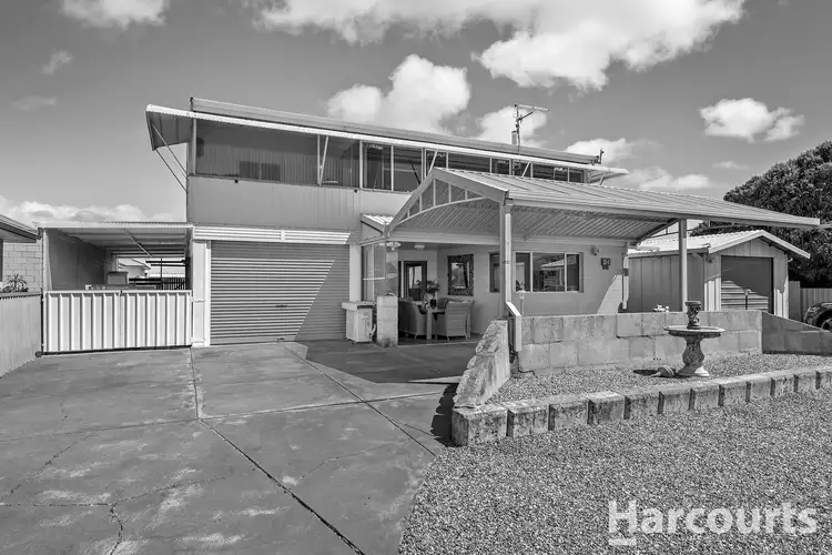 24 Lindley Road, Halls Head WA 6210