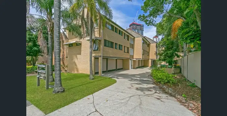 6/7 Lather Street, Southport QLD 4215
