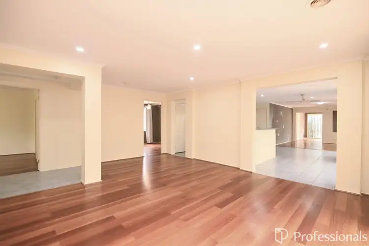 33 Cromford Crescent, Narre Warren South VIC 3805