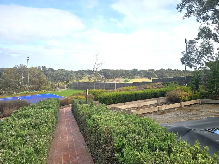 20-21 Florence Court, Donald VIC 3480