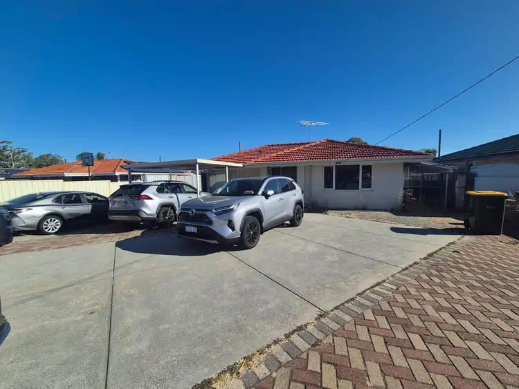 17 Edgington Crescent