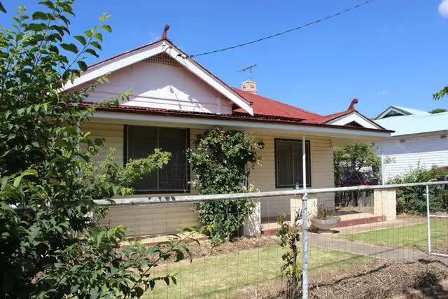 82 Adams Street, Cootamundra NSW 2590