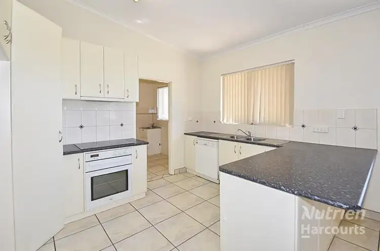 39 Larapinta Drive