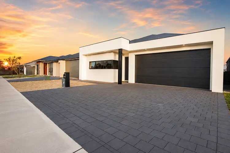 25 Lustre Road