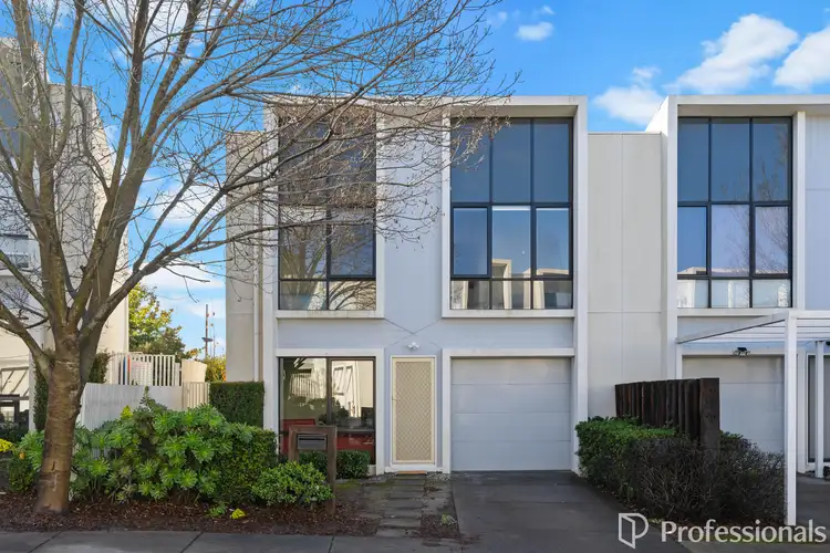 17 Manchester Crescent