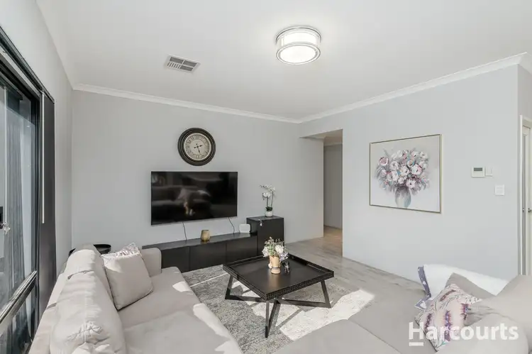 8 Corvina Way