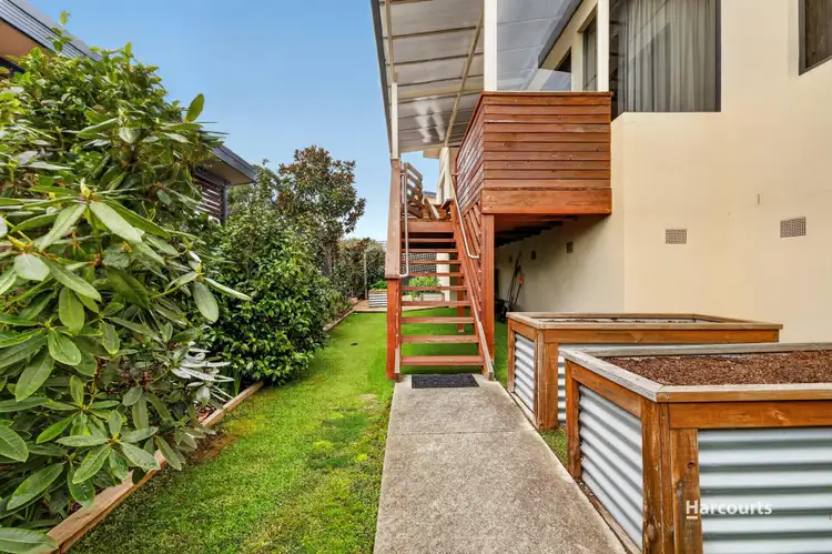 8 Lomandra Drive