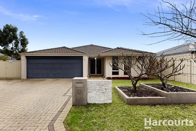 8 Elora Close
