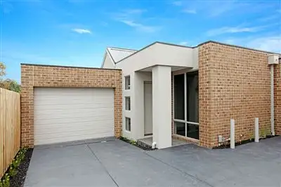 Main view of Homely unit listing, 3/5 Travers Street, Thomastown VIC