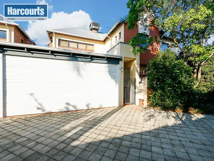 27 Elizabeth Street