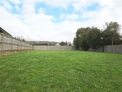18 Walker Drive, Drouin VIC 3818