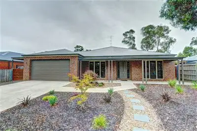 11 Trezise Lane, Mount Clear VIC 3350