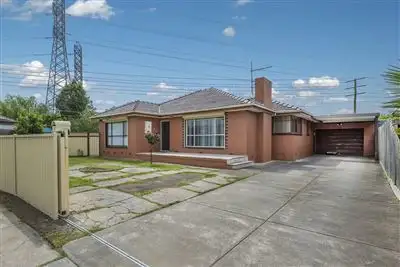 Second view of Homely house listing, 8 Kingsley Court, Thomastown VIC 3074