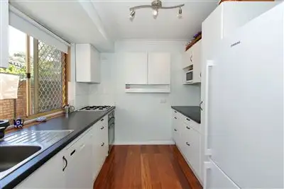 Fifth view of Homely villa listing, 10/8 Hunt Place, Maylands WA