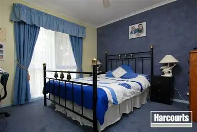 Seventh view of Homely house listing, 8 Edenbridge Court, Carrum Downs VIC