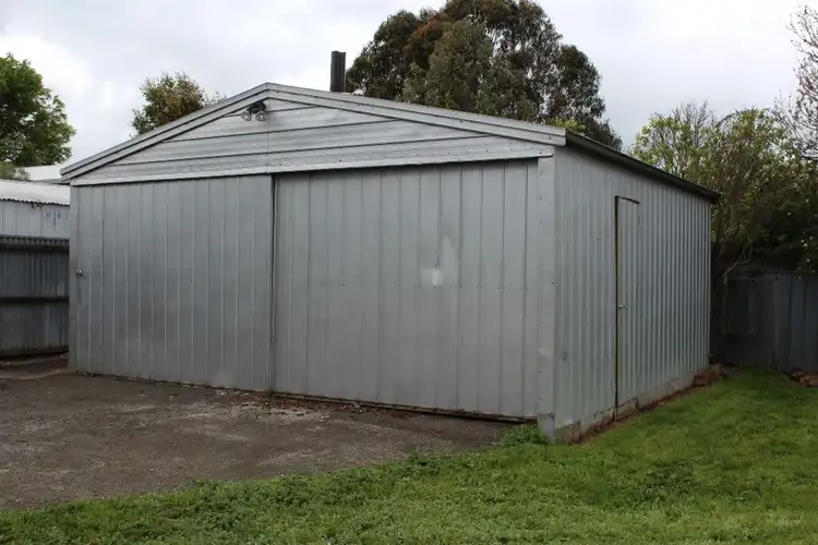 Seventh view of Homely house listing, 2 Walls Crescent, Hamilton VIC 3300