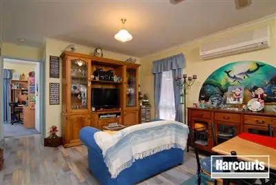 Fourth view of Homely house listing, 8 Edenbridge Court, Carrum Downs VIC
