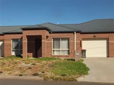 2/174 Woods Street, Donald VIC