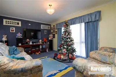 Fifth view of Homely house listing, 8 Edenbridge Court, Carrum Downs VIC