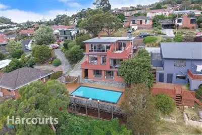 12 Manly Avenue, Lindisfarne TAS 7015