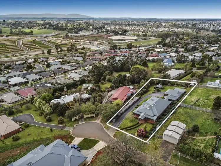 Second view of Homely house listing, 5 Glendalough Close, Warragul VIC 3820